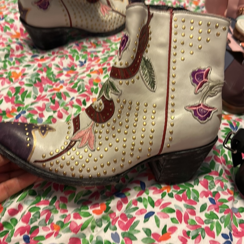 Coolest leather  decorative cowboy boots ever with one scuff mark on right boot